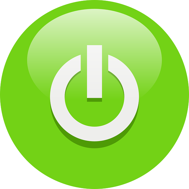 Green computer switch icon symbol with glossy design | Free PSD 