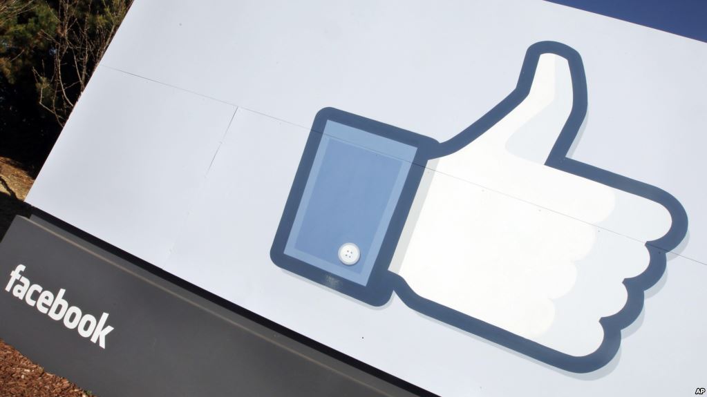 The Reason Behind the Subtle Facebook Icon Change - ABC News